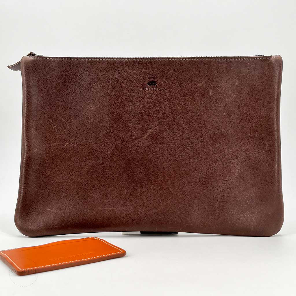 atelier st loup mini pochette ordinateur 13 pouces marron fonce face